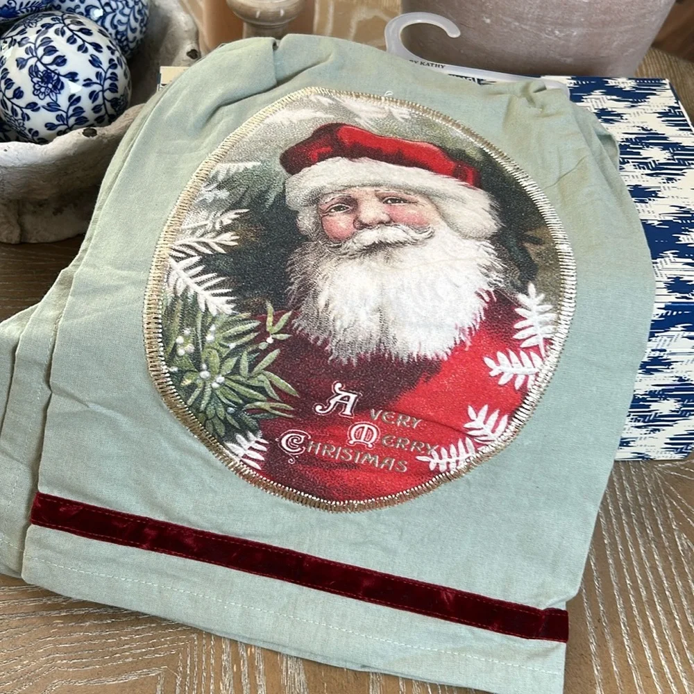 NEW! Vintage Inspired Classic Santa Claus Christmas Holiday Hand Towel